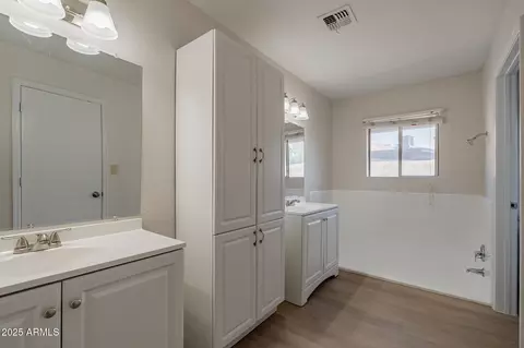 Bath - 249 E Grandview St, Mesa, AZ 85201 photo 2 of 2
