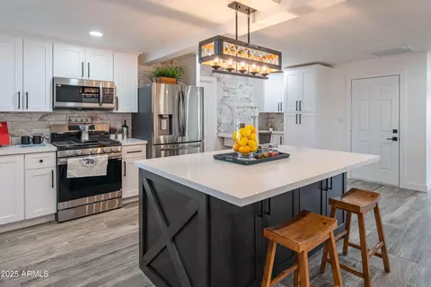Kitchen - 3402 E Sunnyside Dr, Phoenix, AZ 85028 photo 2 of 2