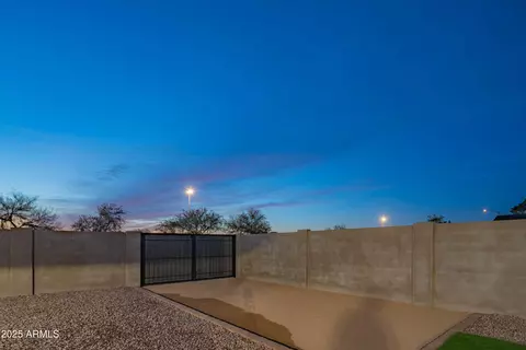 Exterior - 3402 E Sunnyside Dr, Phoenix, AZ 85028 photo 7 of 11