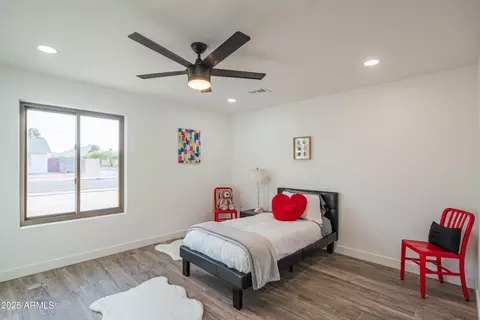 Bedroom - 3402 E Sunnyside Dr, Phoenix, AZ 85028 photo 2 of 3