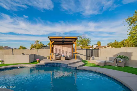 Exterior - 3402 E Sunnyside Dr, Phoenix, AZ 85028 photo 4 of 11