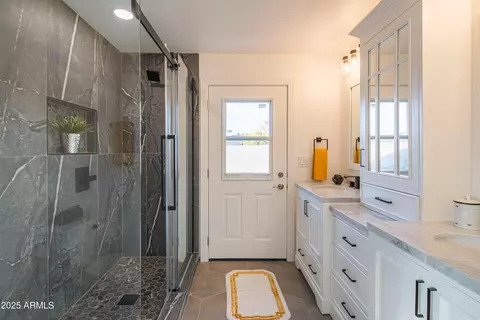 Bath - 3402 E Sunnyside Dr, Phoenix, AZ 85028 photo 1 of 3