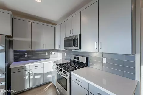 Kitchen - 4354 N 27th Pl, Phoenix, AZ 85016 photo 7 of 8