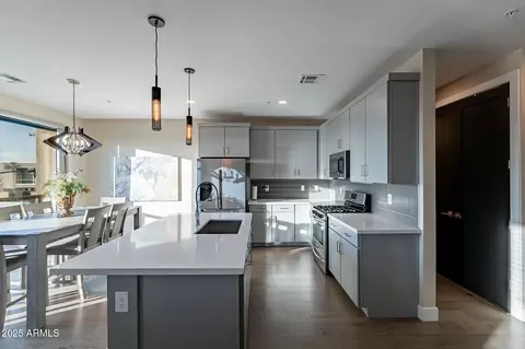 Kitchen - 4354 N 27th Pl, Phoenix, AZ 85016 photo 5 of 8