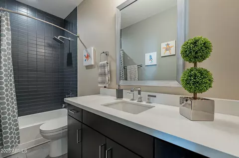 Bath - 4354 N 27th Pl, Phoenix, AZ 85016 photo 8 of 9