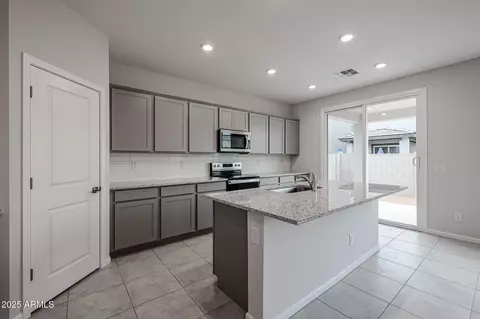 2575 E Bluff Spring Ave, Apache Junction, AZ 85119 photo 4