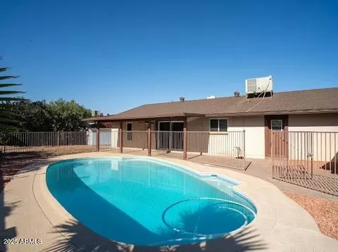 2215 E Des Moines Cir, Mesa, AZ 85213