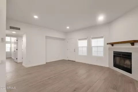1245 W 1st St #103, Tempe, AZ 85281