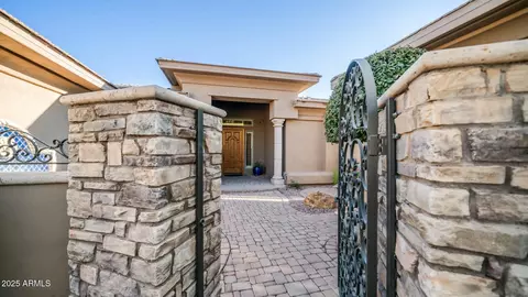 211 E Desert Wind Dr, Phoenix, AZ 85048 photo 3