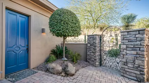 211 E Desert Wind Dr, Phoenix, AZ 85048 photo 4