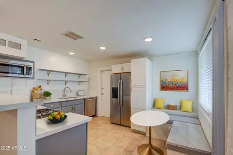 2937 E Osborn Rd, Phoenix, AZ 85016 photo 11