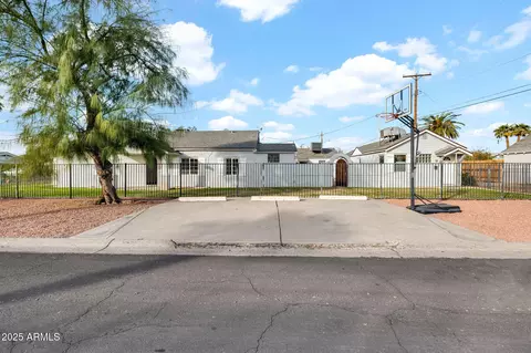 Exterior - 1026 E Clarendon Ave, Phoenix, AZ 85014 photo 2 of 7