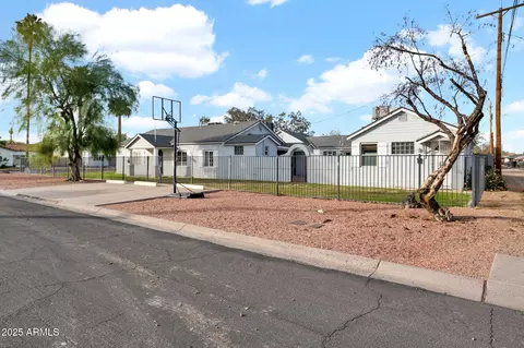 Exterior - 1026 E Clarendon Ave, Phoenix, AZ 85014 photo 3 of 7