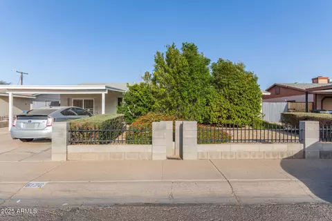 6126 W Earll Dr, Phoenix, AZ 85033
