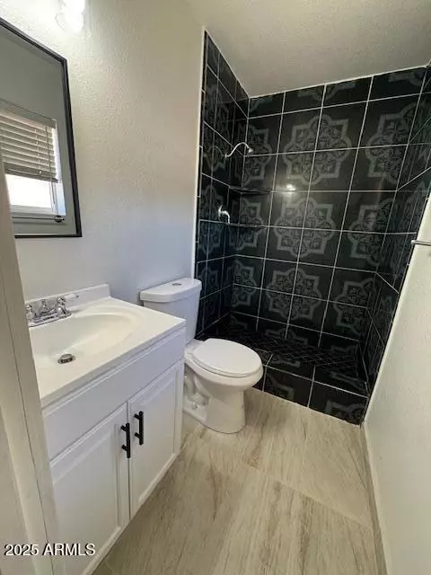 Bath - 4854 W Berkeley Rd, Phoenix, AZ 85035 photo 2 of 3