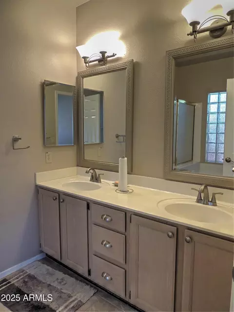 Bath - 4302 E Rockledge Rd, Phoenix, AZ 85044 photo 1 of 3