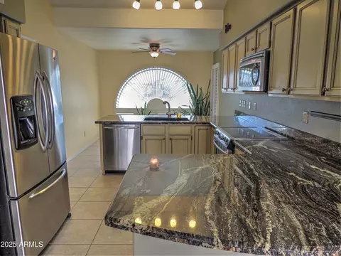 Kitchen - 4302 E Rockledge Rd, Phoenix, AZ 85044 photo 4 of 5
