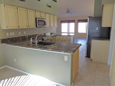 Kitchen - 4302 E Rockledge Rd, Phoenix, AZ 85044 photo 1 of 5