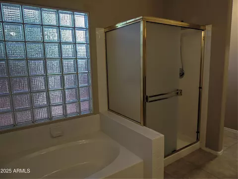 Bath - 4302 E Rockledge Rd, Phoenix, AZ 85044 photo 2 of 3