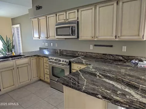 Kitchen - 4302 E Rockledge Rd, Phoenix, AZ 85044 photo 3 of 5