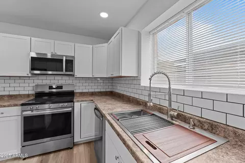 Kitchen - 3815 E Cortez St, Phoenix, AZ 85028 photo 4 of 4
