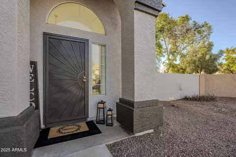 669 S Saddle St, Gilbert, AZ 85233 photo 2
