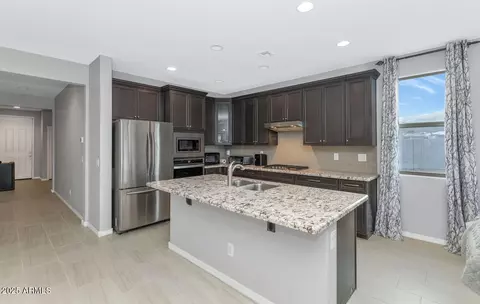 Kitchen - 2405 E Beverly Rd, Phoenix, AZ 85042 photo 2 of 2