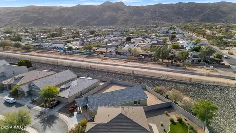 View/Area - 2405 E Beverly Rd, Phoenix, AZ 85042 photo 3 of 5