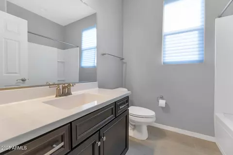 Bath - 2405 E Beverly Rd, Phoenix, AZ 85042 photo 2 of 2