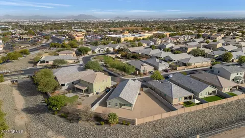 View/Area - 2405 E Beverly Rd, Phoenix, AZ 85042 photo 4 of 5