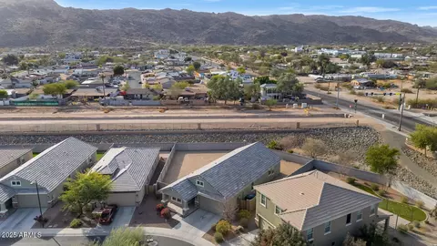 View/Area - 2405 E Beverly Rd, Phoenix, AZ 85042 photo 2 of 5