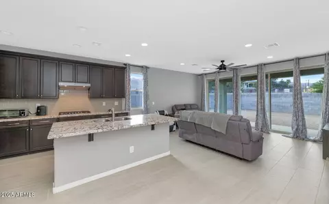 Entry Way - 2405 E Beverly Rd, Phoenix, AZ 85042 photo 1 of 2