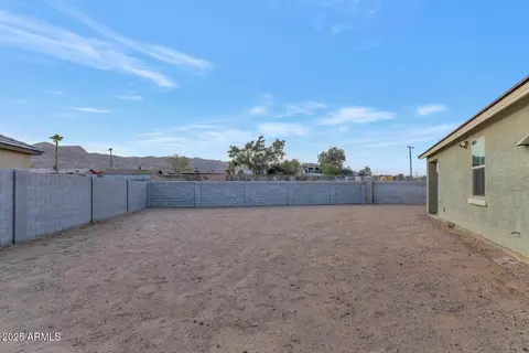Exterior - 2405 E Beverly Rd, Phoenix, AZ 85042 photo 6 of 7