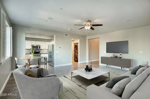 Living - 706 E Washington St #202, Phoenix, AZ 85034 photo 4 of 4