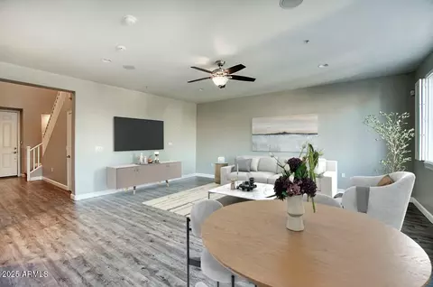 Living - 706 E Washington St #202, Phoenix, AZ 85034 photo 3 of 4
