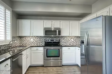 Kitchen - 706 E Washington St #202, Phoenix, AZ 85034 photo 1 of 3