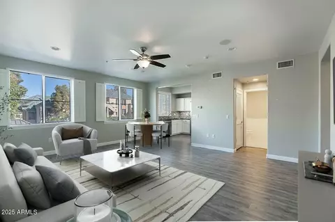 Living - 706 E Washington St #202, Phoenix, AZ 85034 photo 2 of 4