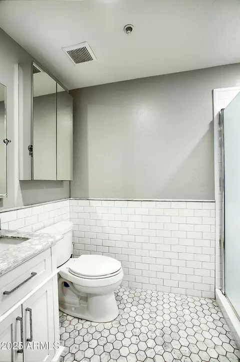 Bath - 706 E Washington St #202, Phoenix, AZ 85034 photo 1 of 2