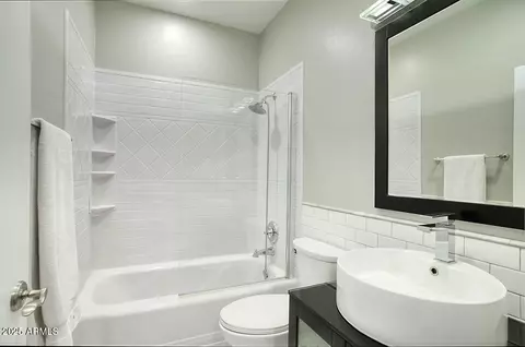 Bath - 706 E Washington St #202, Phoenix, AZ 85034 photo 2 of 2