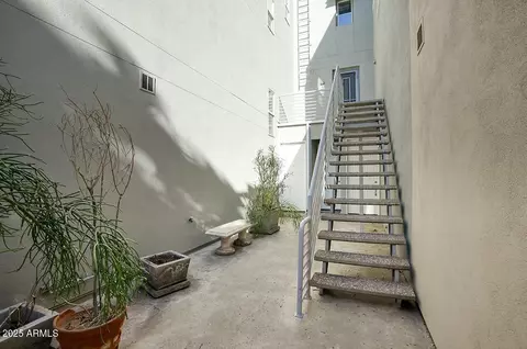 Exterior - 706 E Washington St #202, Phoenix, AZ 85034 photo 2 of 4