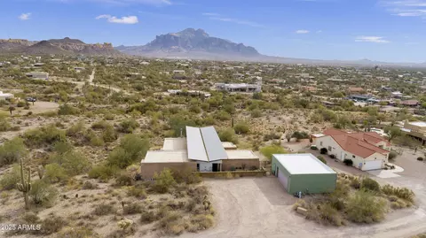 135 E Tonto St, Apache Junction, AZ 85119 photo 4