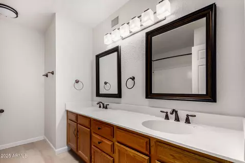 Bath - 2728 Encanto Cir, Mesa, AZ 85213 photo 1 of 2