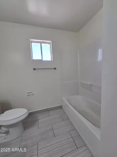 Bath - 4649 S 17th St, Phoenix, AZ 85040 photo 3 of 3