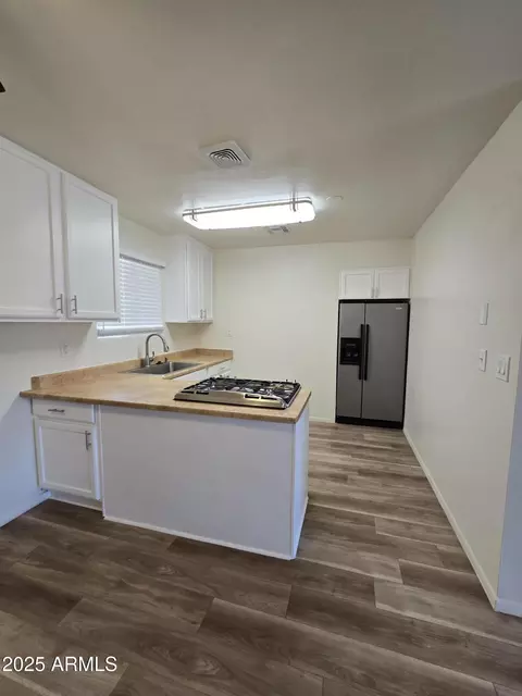 Kitchen - 4649 S 17th St, Phoenix, AZ 85040 photo 1 of 3