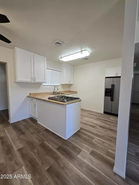 Kitchen - 4649 S 17th St, Phoenix, AZ 85040 photo 2 of 3