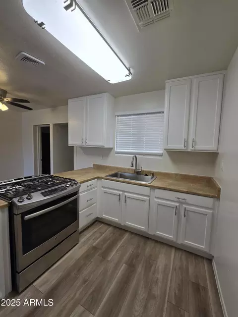 Kitchen - 4649 S 17th St, Phoenix, AZ 85040 photo 3 of 3
