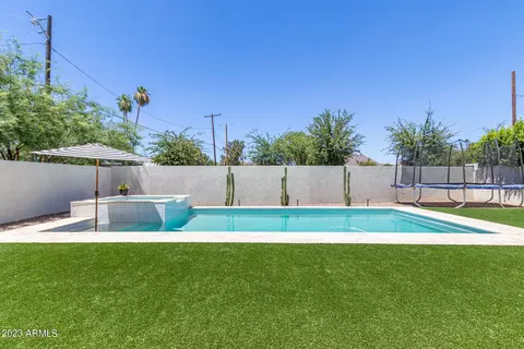 Exterior - 630 W Echo Ln, Phoenix, AZ 85021 photo 8 of 13