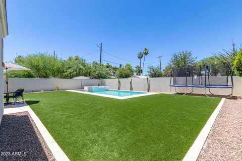 Exterior - 630 W Echo Ln, Phoenix, AZ 85021 photo 5 of 13