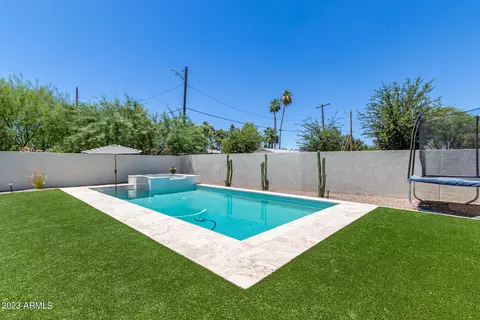 Exterior - 630 W Echo Ln, Phoenix, AZ 85021 photo 7 of 13