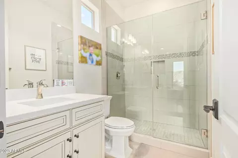 Bath - 630 W Echo Ln, Phoenix, AZ 85021 photo 5 of 5